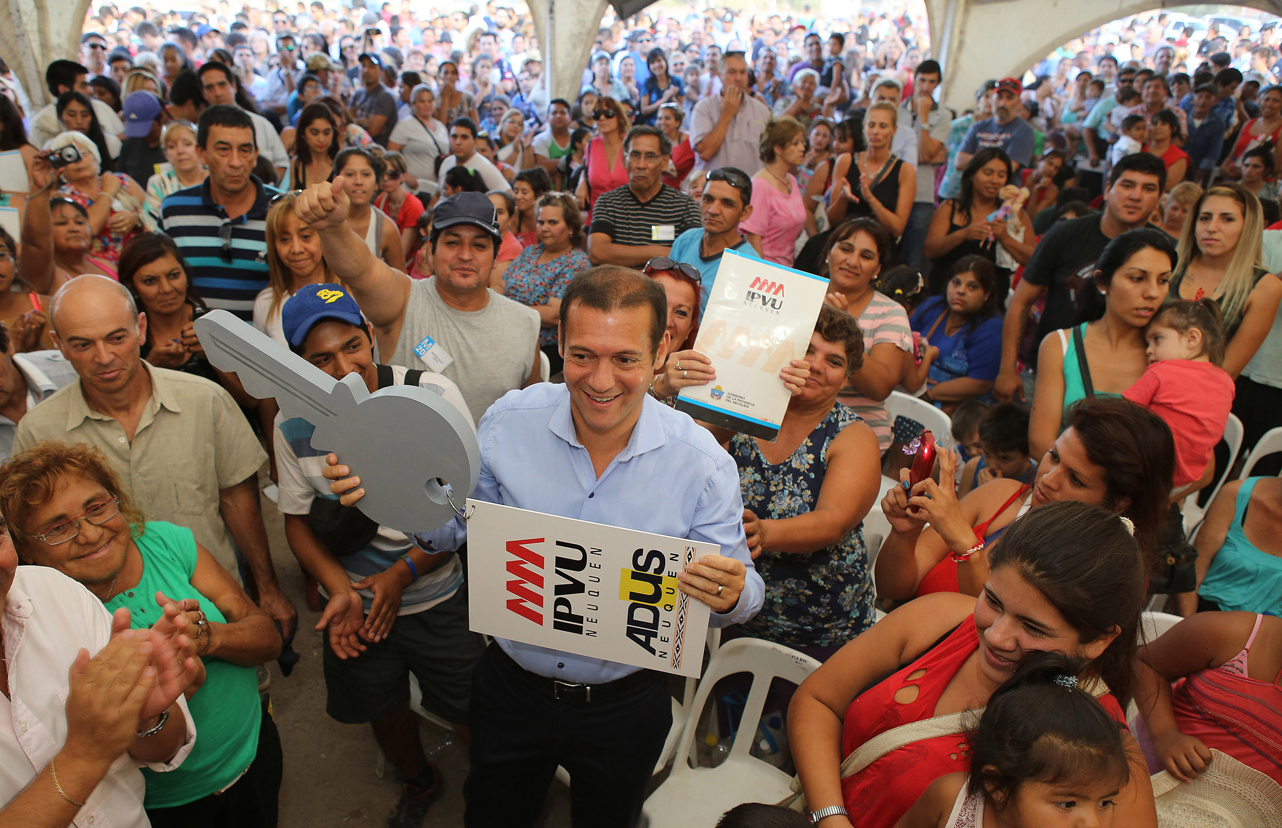 Neuquen 25-Febrero-2016... El gobernador Omar Gutiérrez inaugu