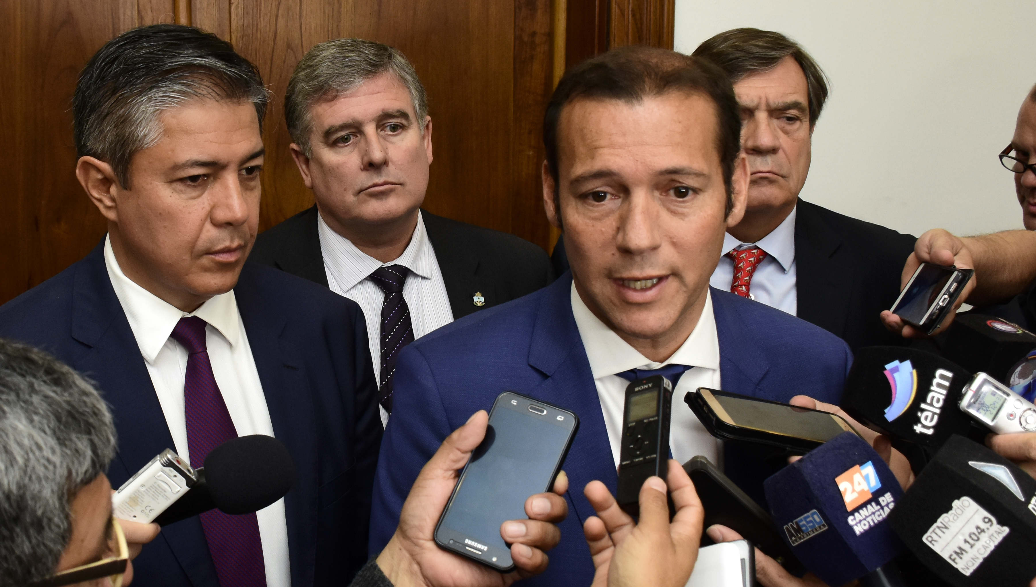 web-cabeza-el-gobernador-mando-proyecto-de-ley-acuerdo-ypf_sip0880