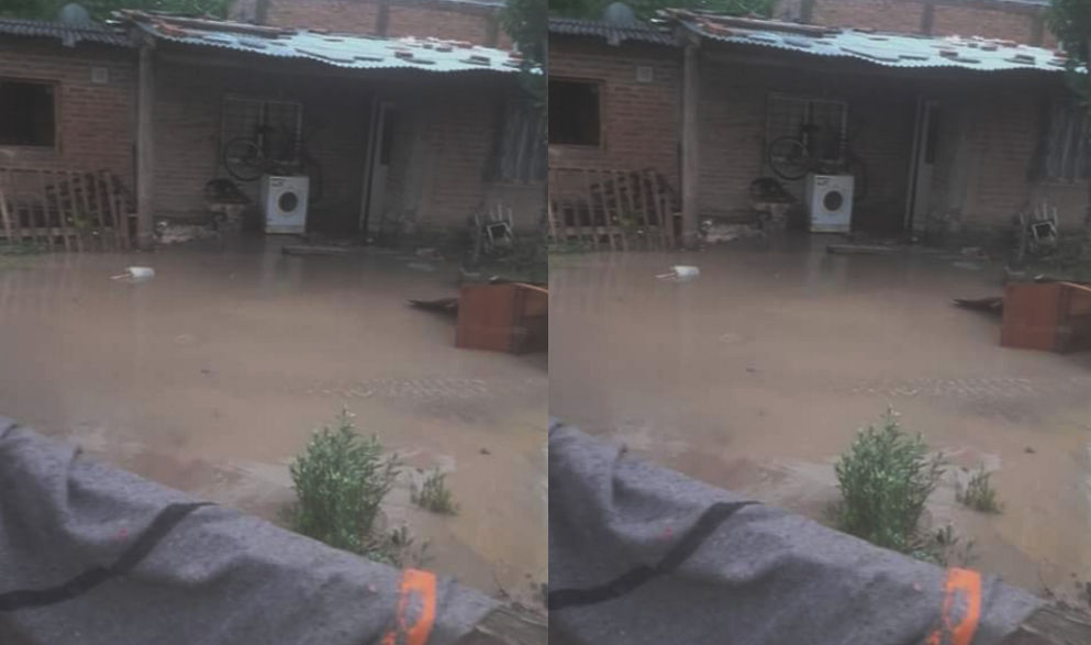 lluvia Patio de un vecino del barrio Islas Malvinas.