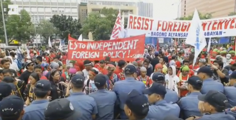 Indígenas fueron reprimidos y arrollados por la policía filipina