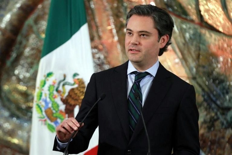 El secretario de Educación de México habló mal y una niña lo corrigió