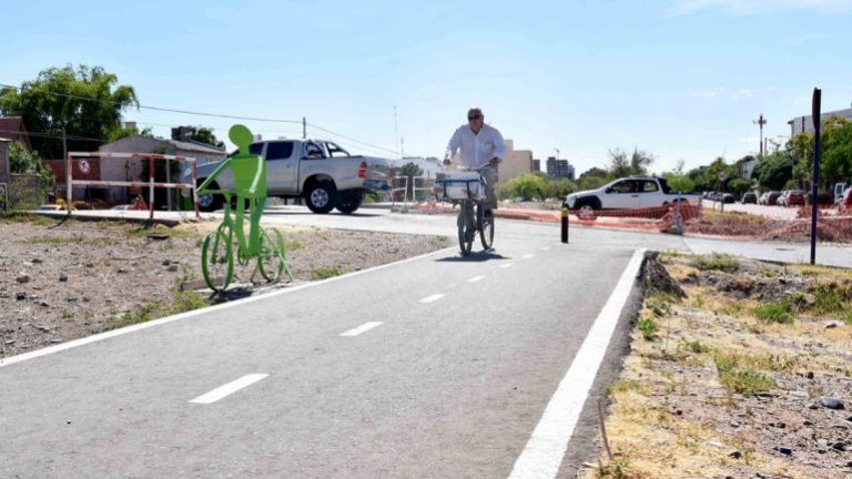 La bicicleta, el medio de transporte más rápido para moverse desde Cipolletti a Neuquén
