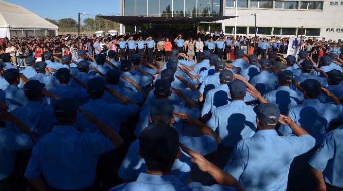 nqn egresados de la escuela de policía de neuquén foto mati subat 20-