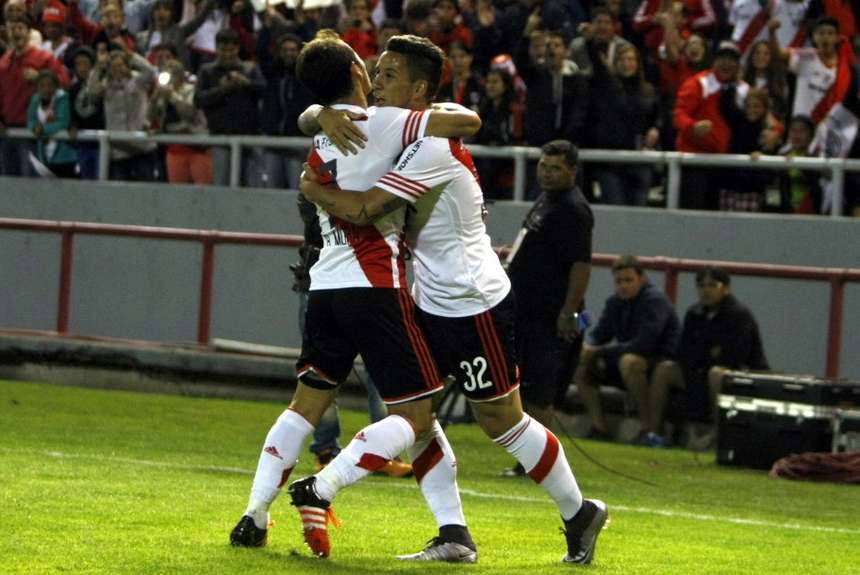 mora-driussi-abrazan-empate-river_oleima20160126_0187_28