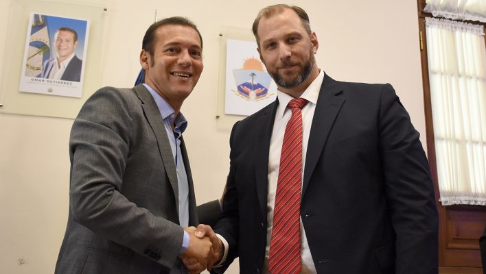 WEB-CABEZA...-Firma-de-Convenio-cooperacion_0063-708x400