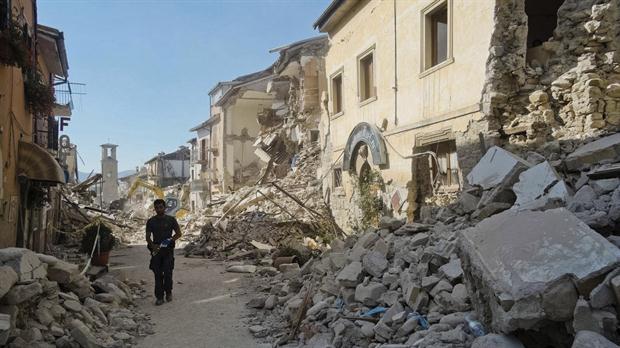 terremoto-en-italia-2346022w620 Imagen archivo