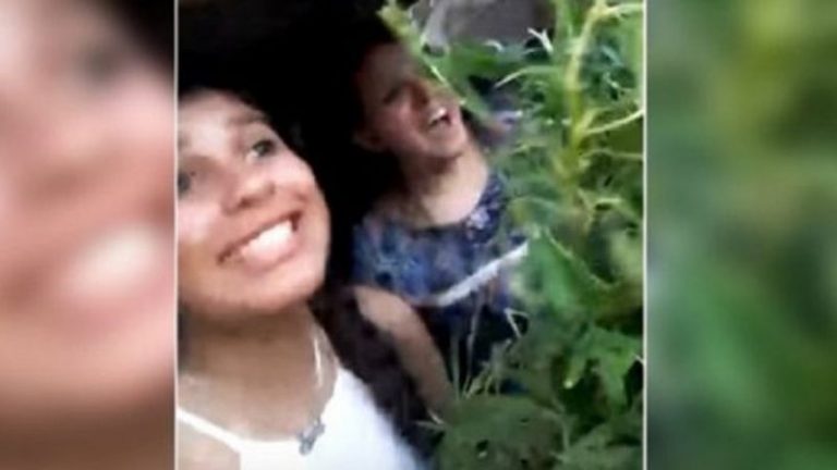 Vergüenza: dos policías festejan con una planta de marihuana