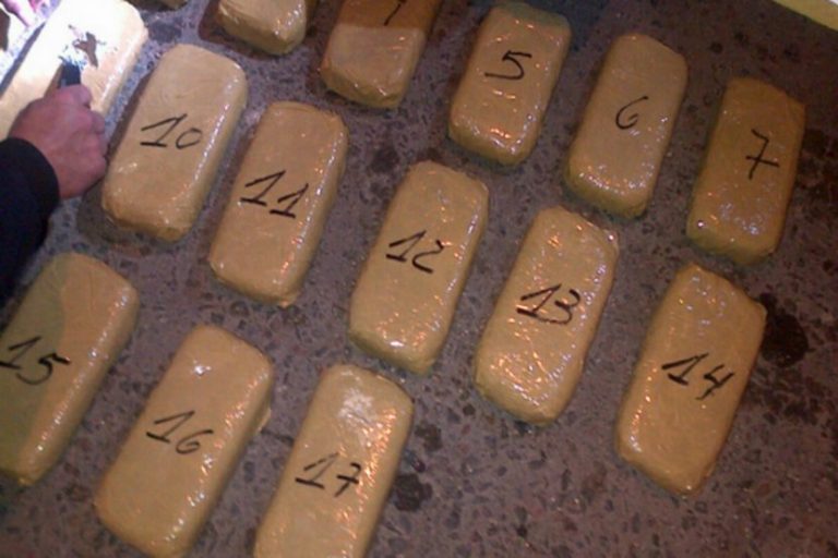 Secuestraron 15 kilos de marihuana que eran transportados en un camión de encomiendas