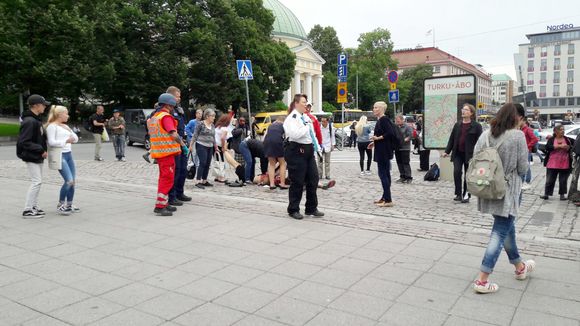 DHhBncJXUAMSfu- La policía reduce al atacante en Finlandia