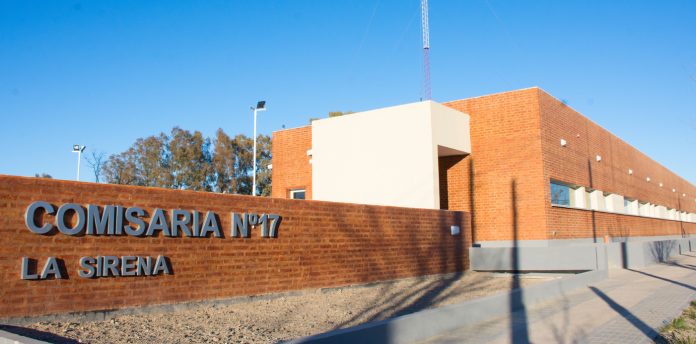 WEB-PRIMERA-Recorrida-Comisaria-17_SIP4054-696x344