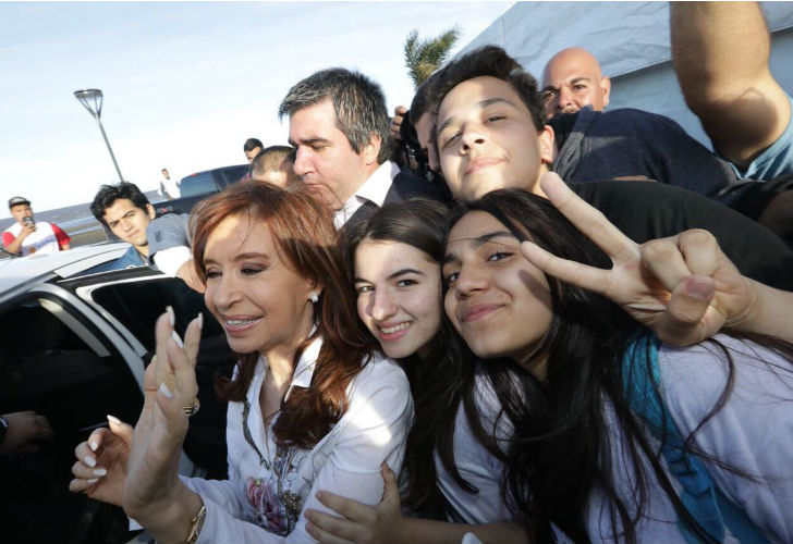 cristina-kirchner-realizo-un-acto-con-estudiantes