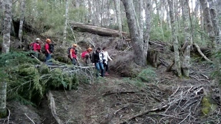 Rescataron a turistas que se perdieron en la zona de la Cascada Inacayal