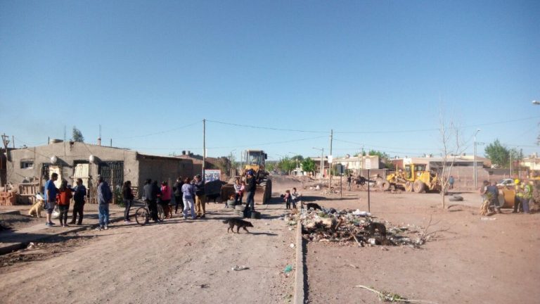 Un grupo de vecinos paralizaron las obras del Metrobus en el Oeste