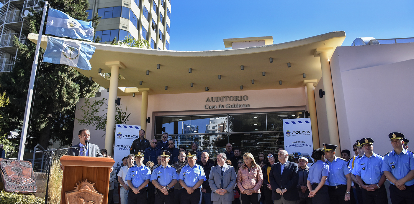 WEB-CABEZA-Entrega-tres-móviles-no-identificables-para-el-área-de-investigaciones-de-la-Policía_6225