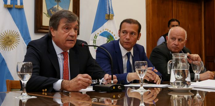 WEB-SEGUNDA-Gutiérrez-en-la-apertura-de-sobres-por-cuatro-áreas-de-G-y-P-IMG_1162-696x344