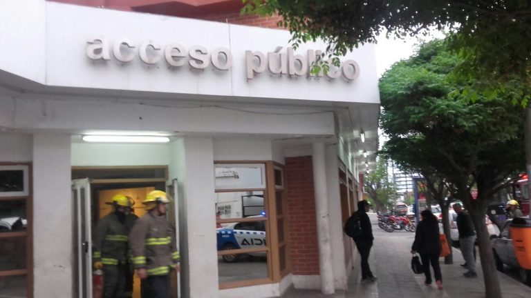 Un hombre amenazó con prenderse fuego si no recibía atención psicológica