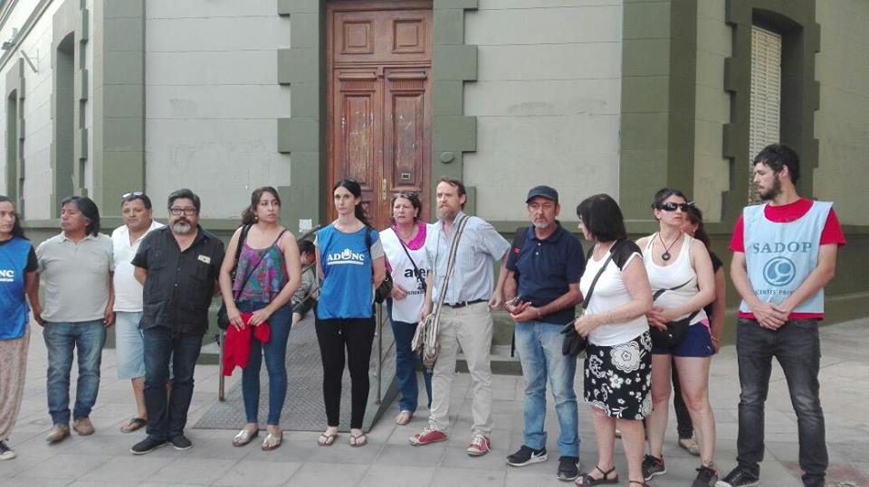 24068160_943833655772282_5911905845035456609_n Gentileza.