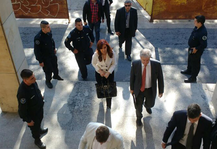 cristina-en-los-tribunales-federales-de-comodoro-py