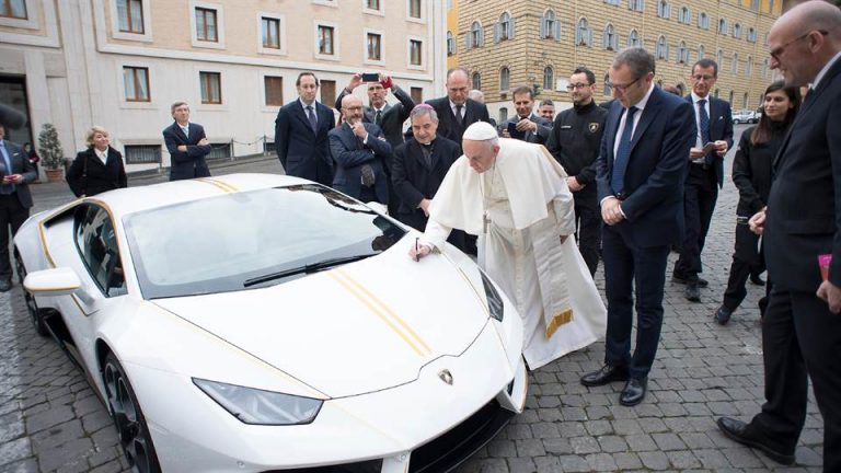 Un Lamborghini para el Papa