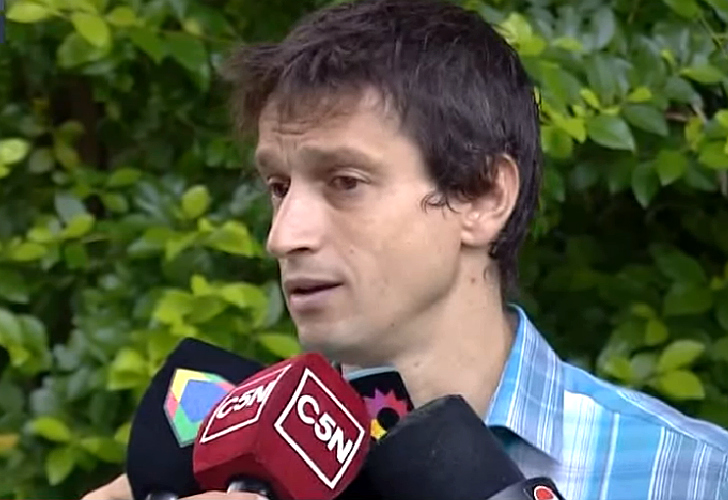 diego-lagomarsino-durante-una-conferencia-de-prensa-en-su-casa