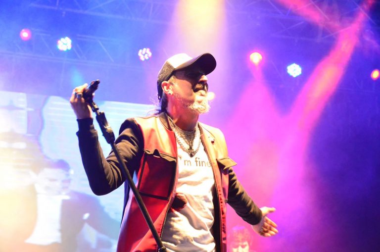 Turf y Kapanga rockearon la Expo Plottier