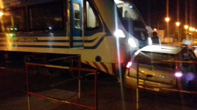El Tren del Valle impactó contra un vehículo en Neuquén