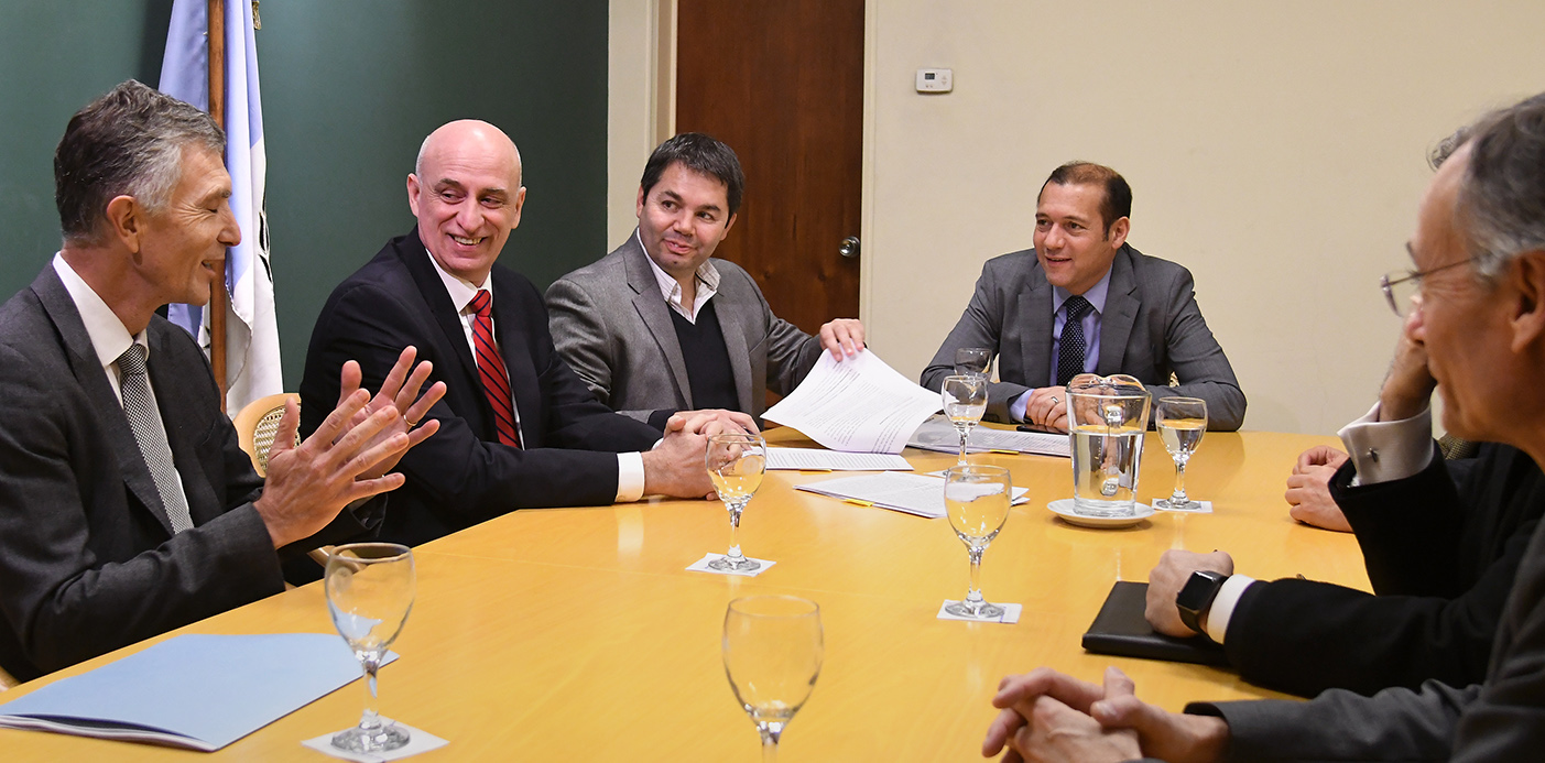 WEB-Firma-de-convenio-Total-Austral-Pampa-Energía-Exxon-02