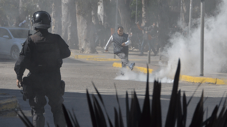 policia Gentileza LM Neuquén.