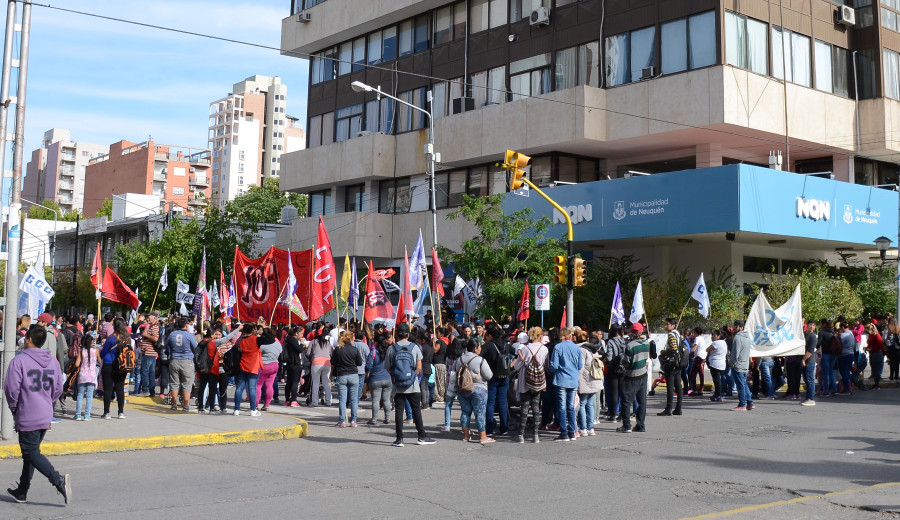 13-02-2019 NEUQUEN - PROTESTA MARCHA AL MUNICIPIO NQN