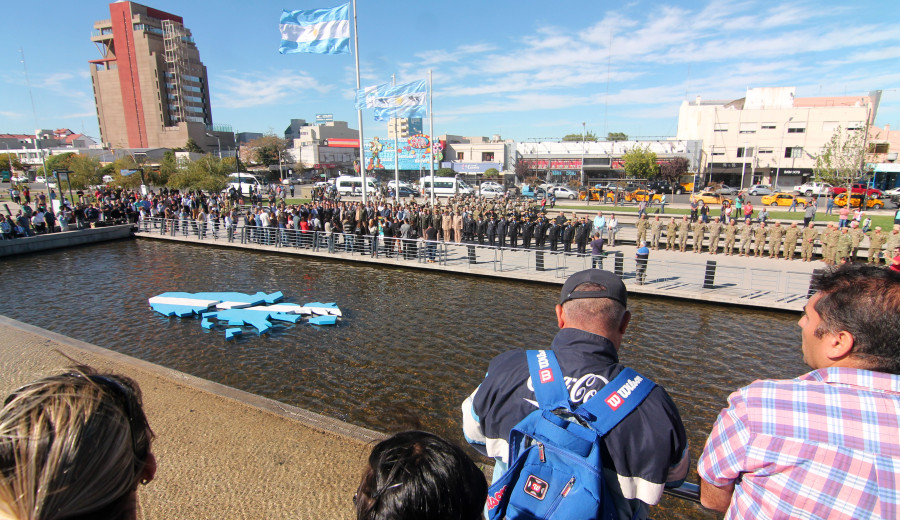 Acto por caidos en Malvinas