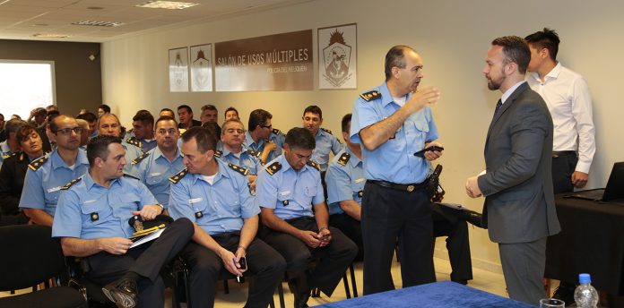 WEB-SEGUNDA-CURSO-FBI-A-POLICIA_MG_1555-696x344
