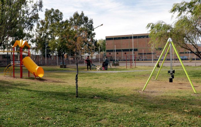 Plaza-Canal-V-A0427-696x439