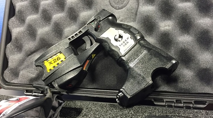 pistola taser