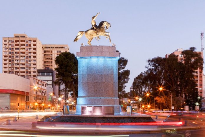 Monumento-a-San-Martín-Centro-de-ciudad-de-Neuquén