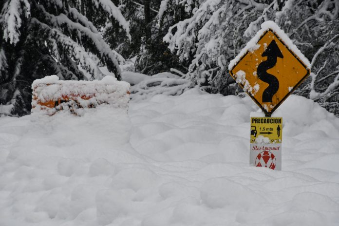 ruta-40-nieve-villa-la-angostura-696x464