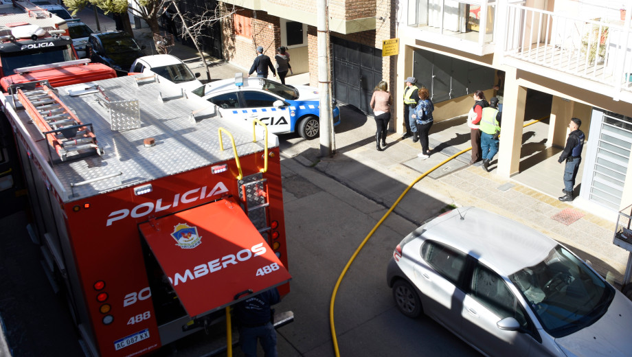 Nqn-Incendio-en-calle-Elordi-Juan-Thomes-3