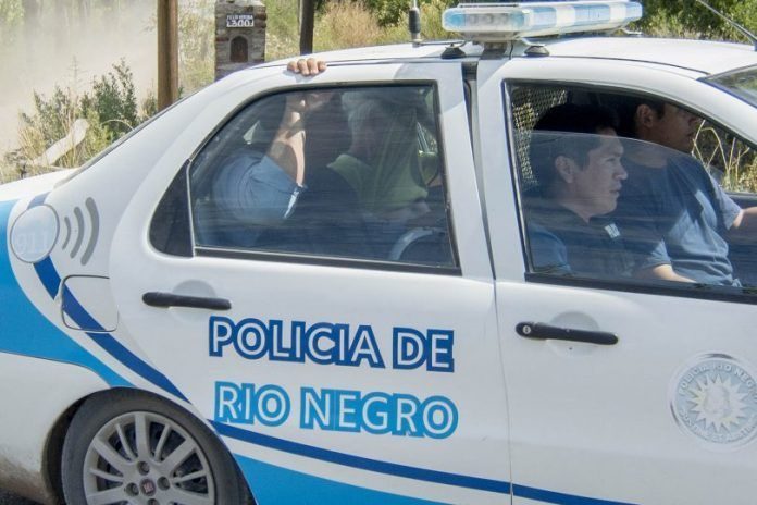 detenido-policia--696x464