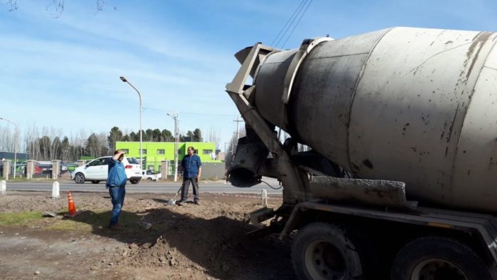 empezo-la-obra-para-instalar-un-semaforo-en-r22-y-estado-de-israel-gentileza-muni