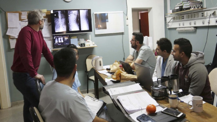 realizaron-inedita-operacion-de-columna-en-Cipolletti-gentileza-Gob-RN
