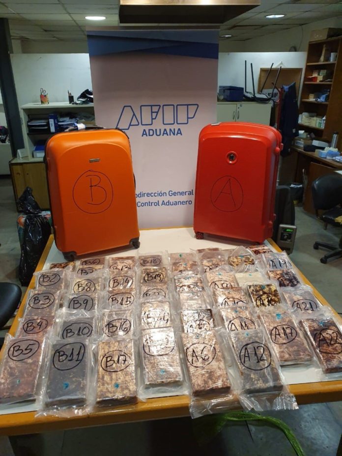 droga-secuestrada-en-ezeiza___DIK0lqSj_1200x0__1