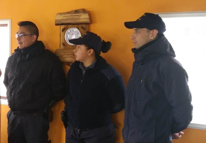 policias