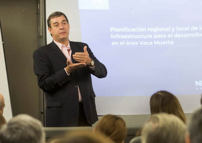 Bruno-Presentaron-a-Nacin-la-planificacin-para-el-desarrollo-en-la-regin-de-Vaca-Muerta-1-1140x591