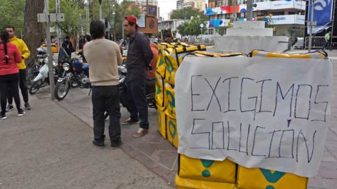 Nqn-Trabajadores-Glovo-protestan-Juan-Thomes-1