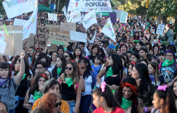 NF005-NEUQUIEN.Marcha-8M-Neuquén-capital-FOTO-Oscar-Livera
