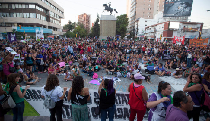 Nqn - Marcha 8m - Juan Thomes