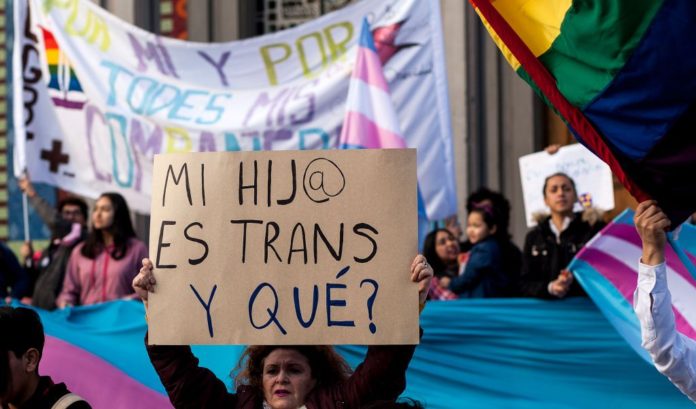'Bus de la Familia' protest in Osorno