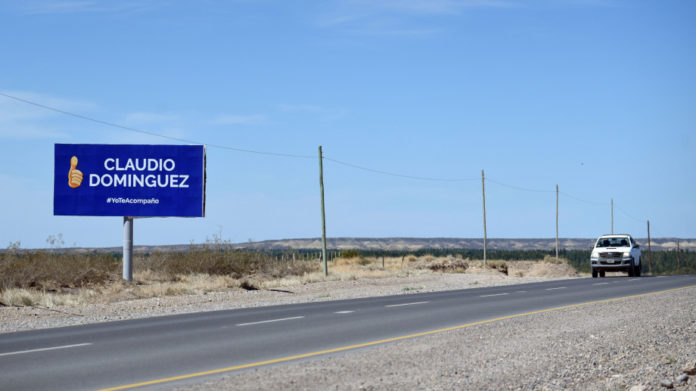 ag-nqn-Carteles-de-campana-de-Claudio-Dominguez-salto-7