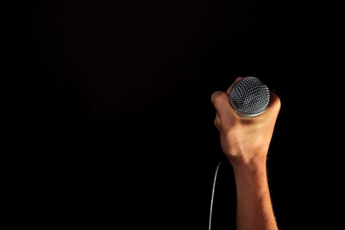 audio-concert-hand-33779-1024x683