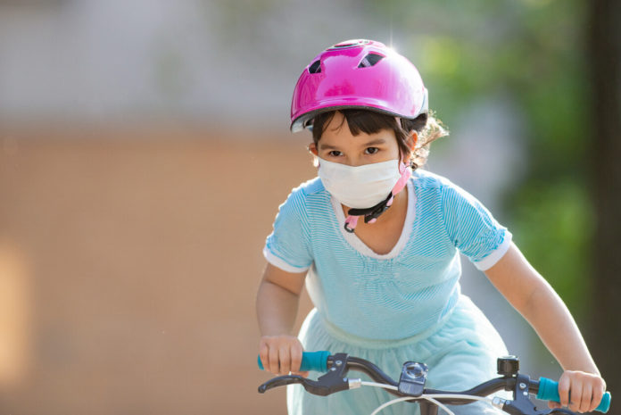 niña-bicicleta