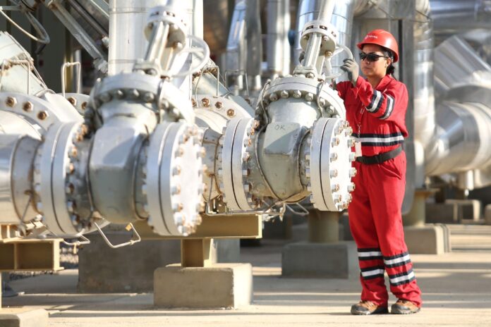 Petroleo-venezolano-Mujeres-EC-696x464